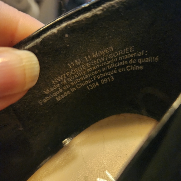 Size 11, nine west heels,  black (1 scuff mark) - Picture 5 of 7